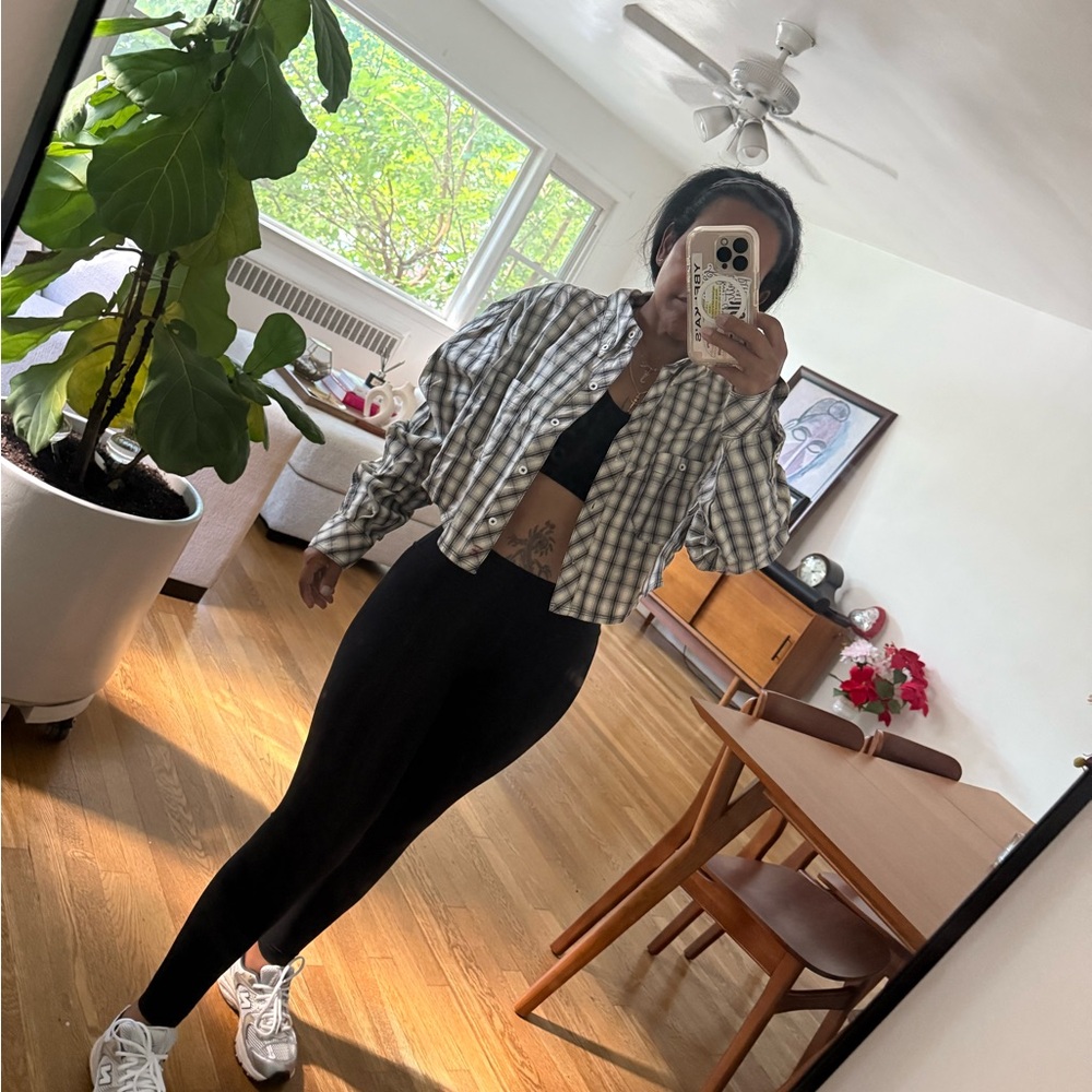 Checkered Button-Up Cropped blouse